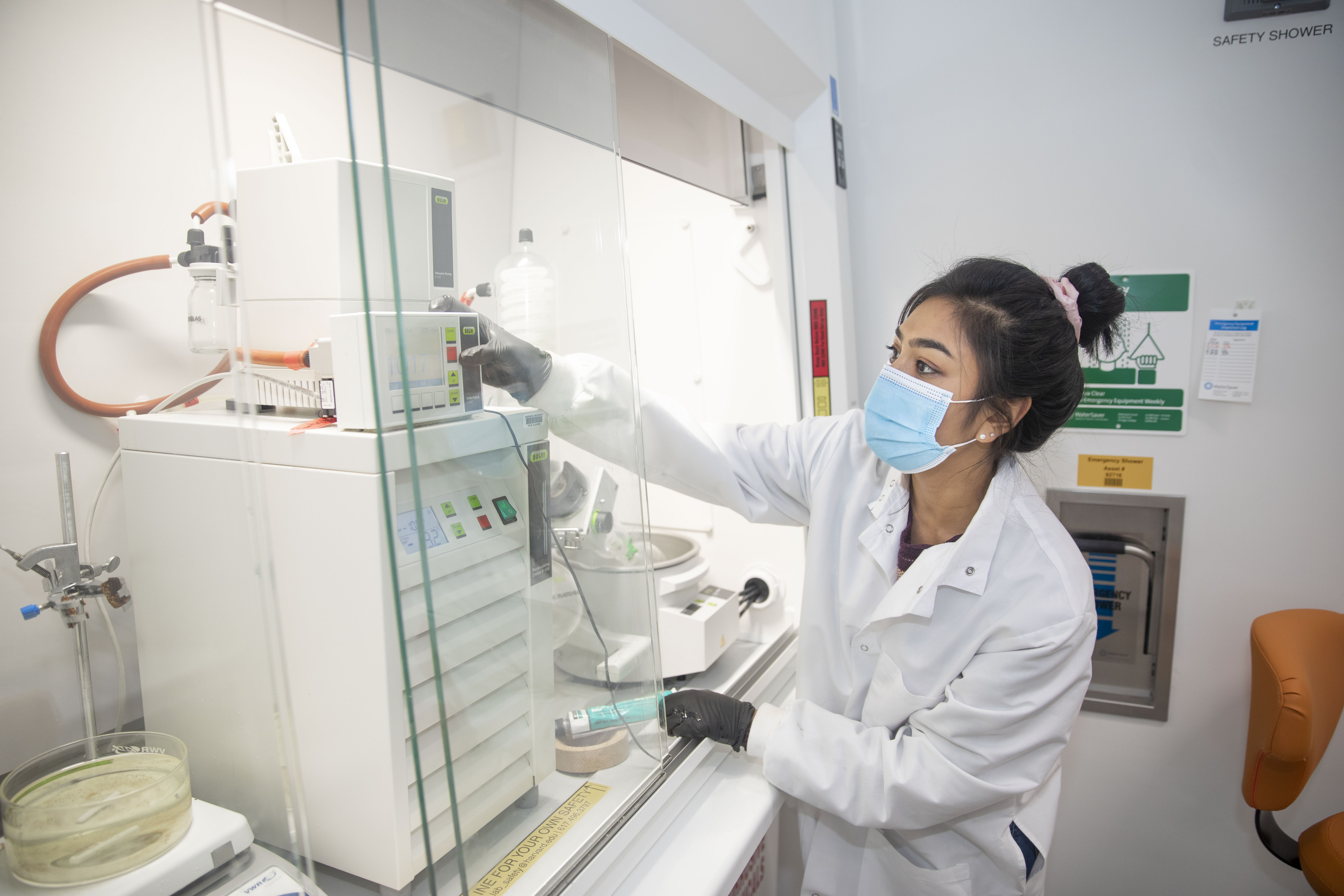 Harvard SEAS student Danika Rodrigues next to bioengineering wet lab equipment
