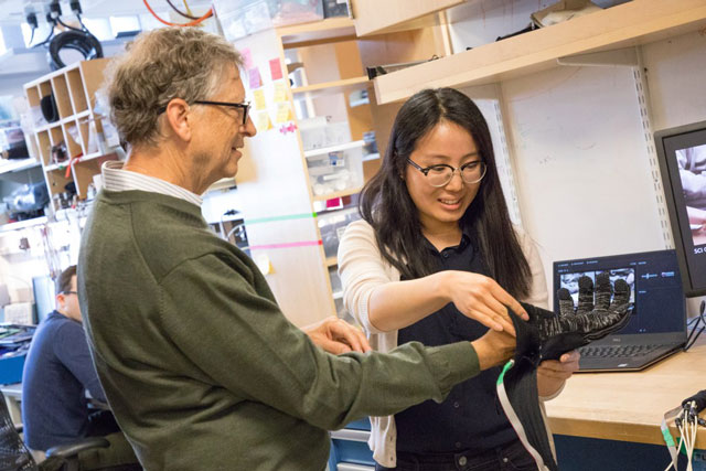 Graduate student Kate Zhou gave Gates a hands-on demonstration. 