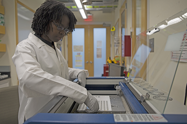 Renita Horton, Ph.D. ’14, assistant professor at Mississippi State University, returned to SEAS this summer to conduct research in the lab of her former mentor. (Photo by Adam Zewe/SEAS Communications)