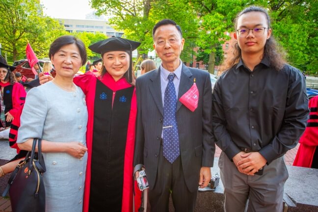 Harvard SEAS student Xiaoxiao Ding with her family