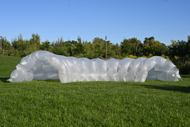 multistable inflatable in tunnel form