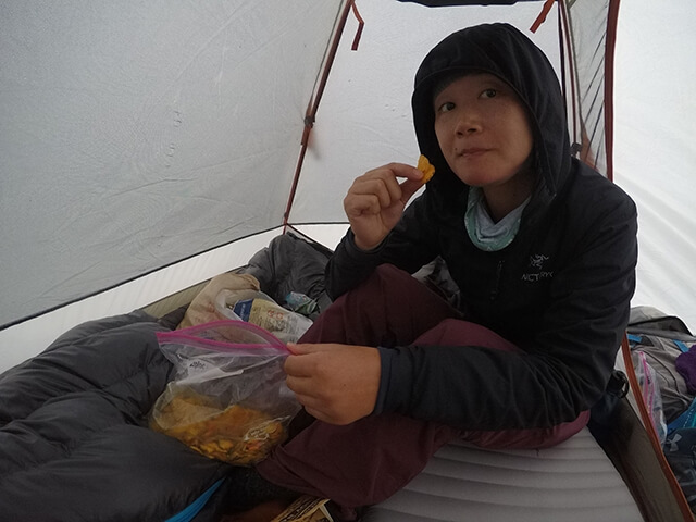 Larissa Zhou hiking food