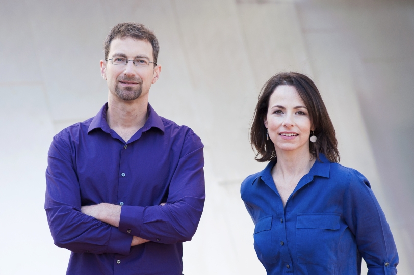 Martin Wattenberg (left) and Fernanda Viégas (right) stand in front of a blank wall.