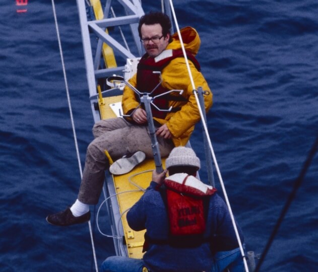 Harvard SEAS alum Robert Weller on a rig overlooking the ocean
