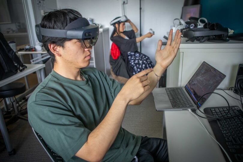 Harvard SEAS students AnhPhu Nguyen and Alice Cai using augmented reality headsets