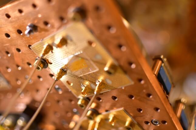image of chip that can control and modulate acoustic waves