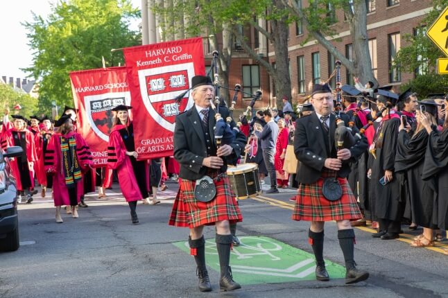 Bagpipers lead students from SEAS and Harvard Kenneth C. Griffin GSAS down Oxford Street during Commencement.