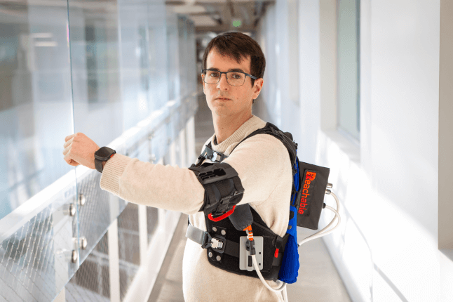 David Pont wearing the Reachable device