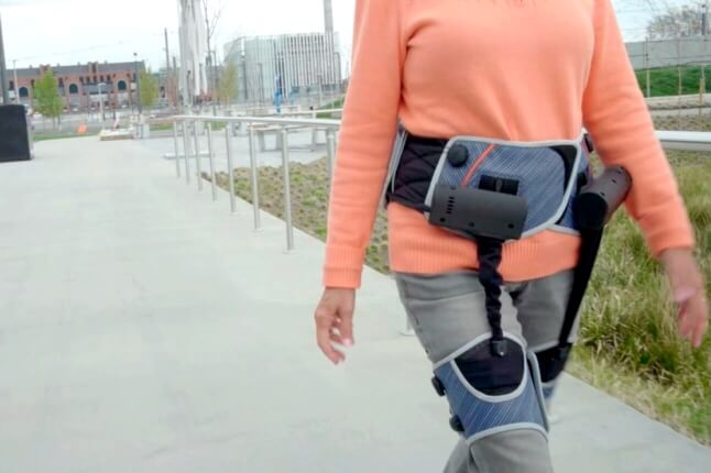 Soft robotic wearable device