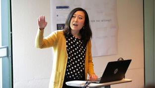 Jenny Fan presenting her research