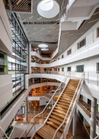 The atrium of the SEC spans 6 stories. The floor-to-ceiling window panels give a peek of the Engineering Yard outside.