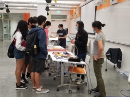 Jennifer Shum in the Harvard Microrobotics Lab