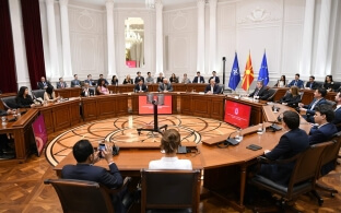 Balkan Trek students meet with North Macedonian Prime Minister Dimitar Kovačevski and deputy prime minister Bojan Marichikj