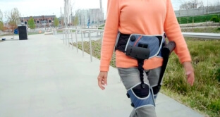 Soft robotic wearable device